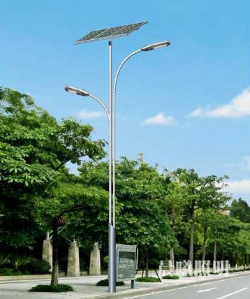 鄉(xiāng)鎮(zhèn)道路7米太陽(yáng)能路燈
